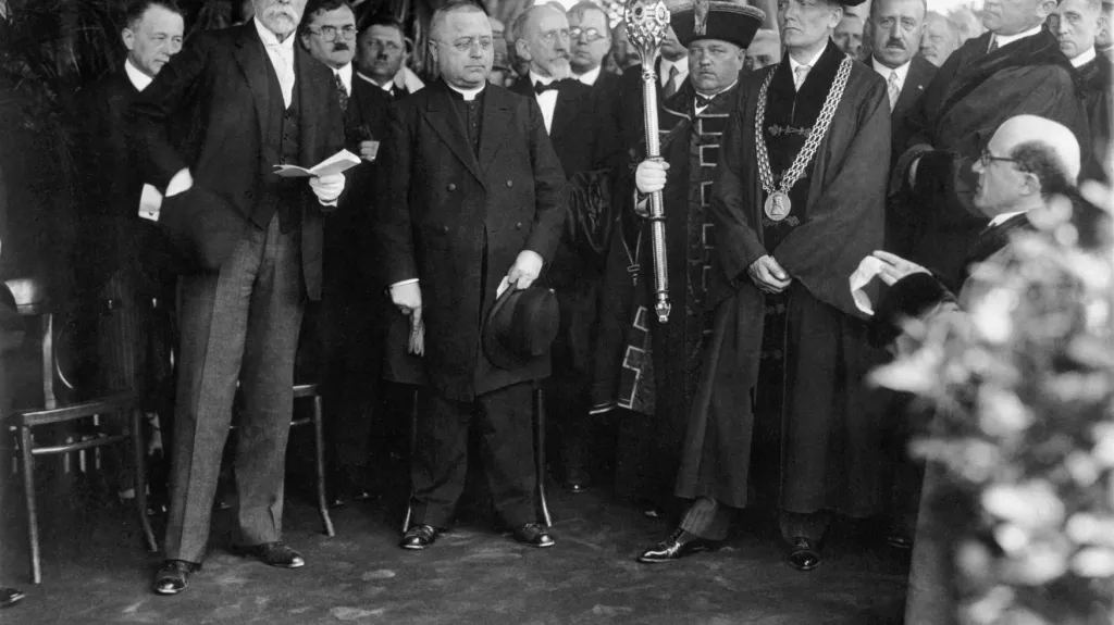 T. G. Masaryk při pokládání základního kamene právnické fakulty