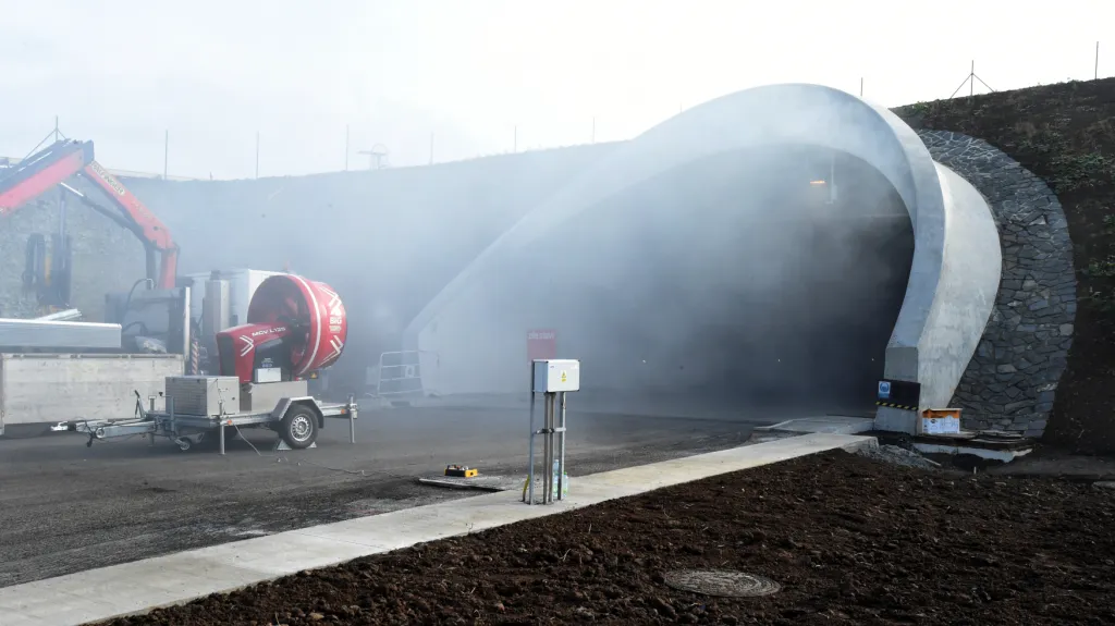 Zkušební požár na D8