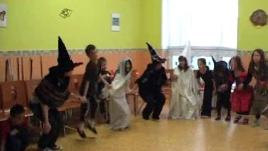 Děti slaví halloween
