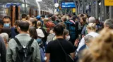 Cestující na hlavním nádraží v Kolíně o posledním víkendu s devítieurovou jízdenkou