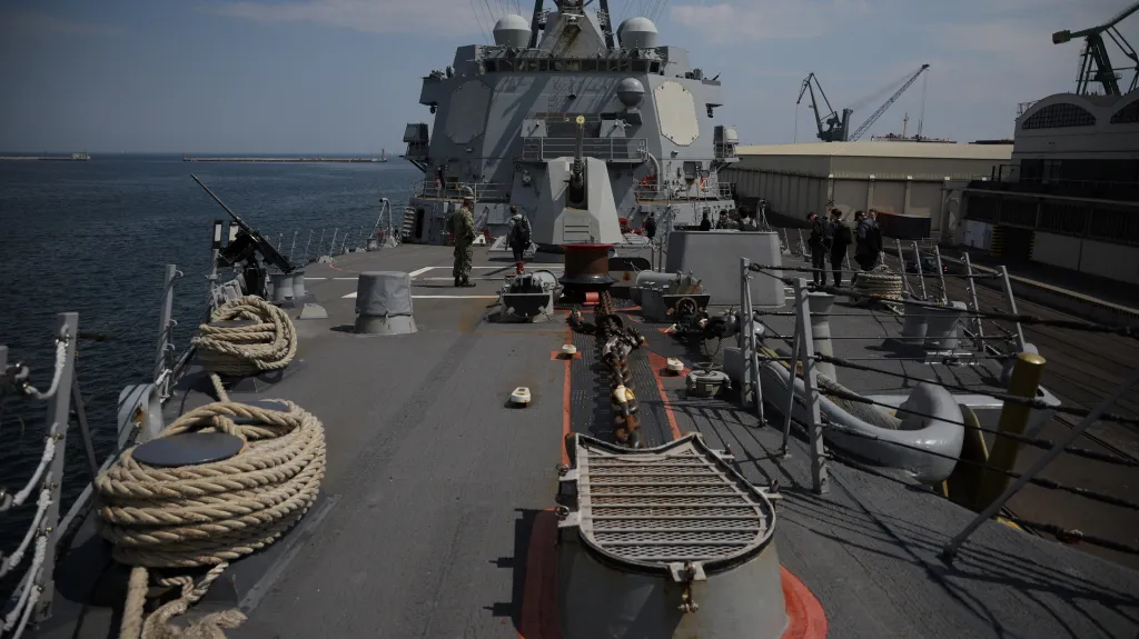 Torpédoborec USS Gravely na archivním snímku
