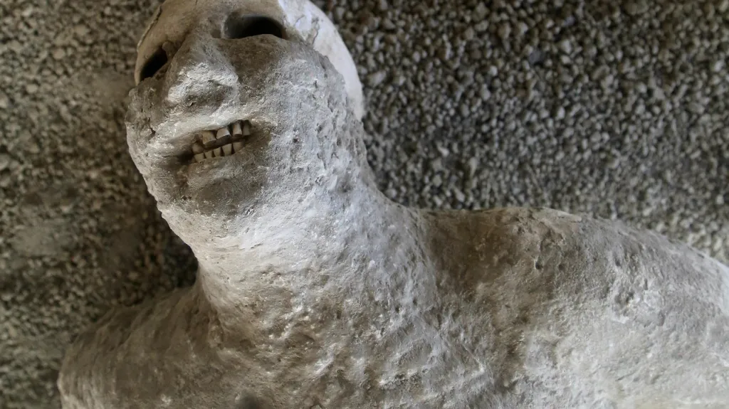 Tělo v pompejském popelu