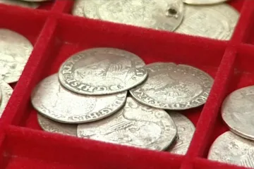 O pokladu se nedozvěděly úřady, jen sběratel. Nálezce stíhá policie