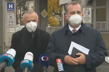 Prezident by měl zůstat v nemocnici ještě několik týdnů, řekl Zima. Jeho onemocnění nelze podle Pafka zcela vyléčit