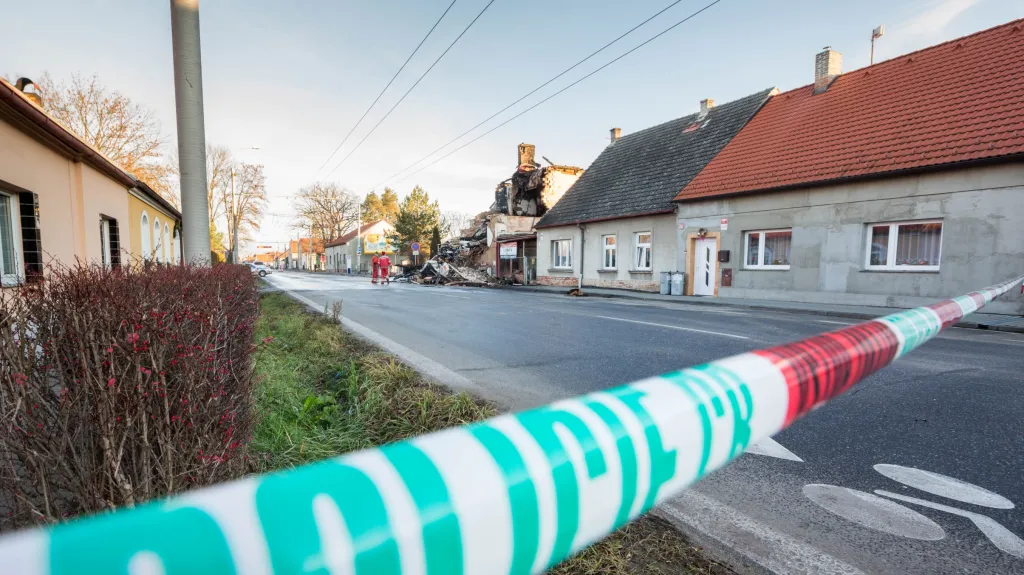 Vyšetřování příčin výbuchu a požáru rodinného domu v Lidické ulici v Českých Budějovicích