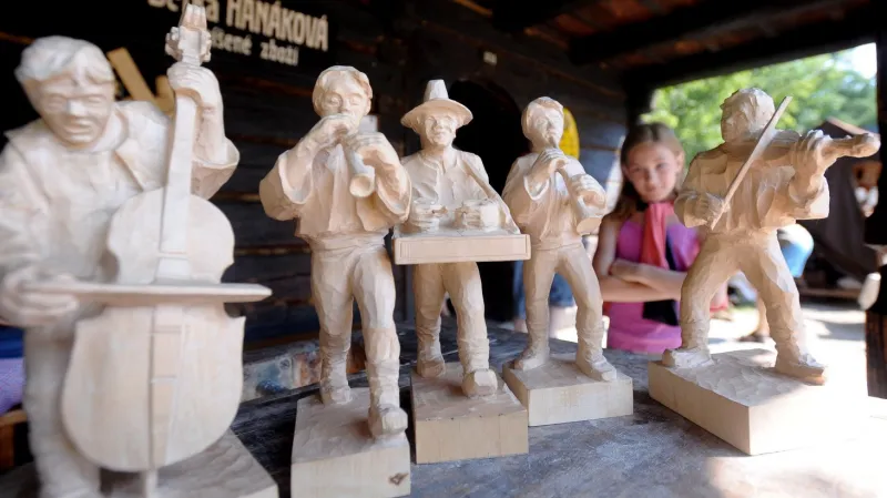 V Rožnově se setkali řezbáři