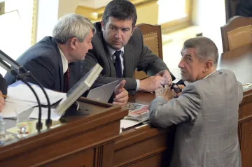 ANALÝZA: Dvě smlouvy o vládní spolupráci nemají v Česku obdobu