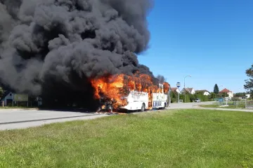 Na Táborsku kompletně shořel autobus na zemní plyn