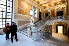 Historikové umění kritizují rekonstrukci Clam-Gallasova paláce. Vadí jim nátěry soch či barva vnějšího pláště