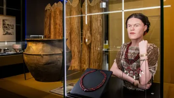 Z výstavy Pravěká dobrodružství Eduarda Štorcha