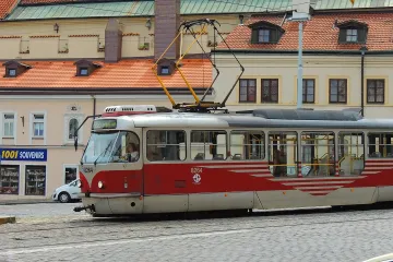 Havárie vodovodu zastavila v části Prahy tramvaje