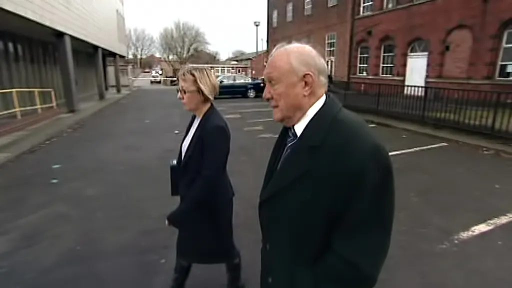 Stuart Hall na cestě k soudu