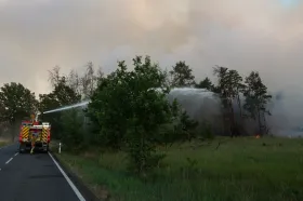 Hasiči dál bojují s lesními požáry na východě Německa