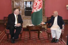 Pompea rozčílilo prezidentské schizma, USA pošlou Kábulu méně peněz a přehodnotí vztahy