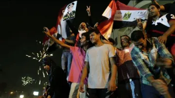 Odpůrci Mursího oslavují jeho odchod