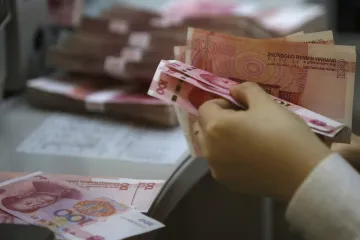 Nový virus tlačí dolů ceny akcií i ropy, zlato naopak zdražuje 