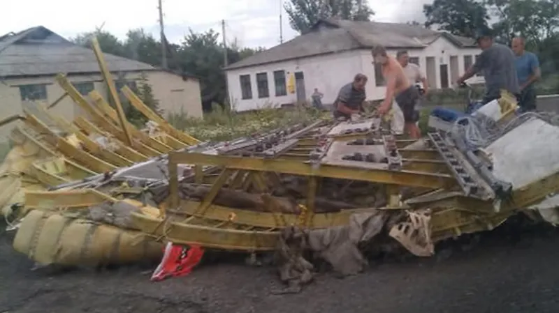 Trosky zříceného malajsijského letounu