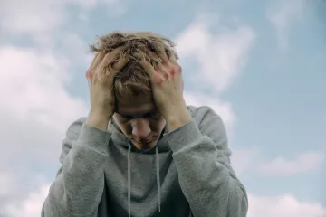 Když mladí muži nenávidí ženy. Recept na manosféru hledá Česko i Británie