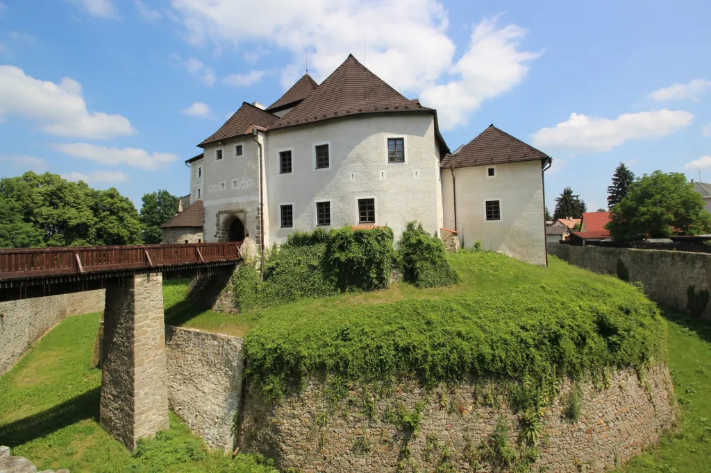 Nové Hrady nabízejí novou prohlídkovou trasu bez průvodce hradním příkopem, jehož existence je doložena už ze 13. století
