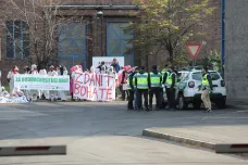 Ekologičtí aktivisté blokovali koksovnu v Ostravě, většinu zajistila policie