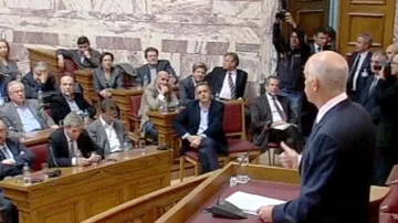 Papandreu v řeckém parlamentu