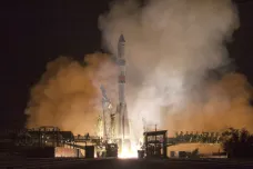 Rekordně krátká cesta. Ruská kosmická loď doletěla k ISS v nejrychlejším čase v dějinách