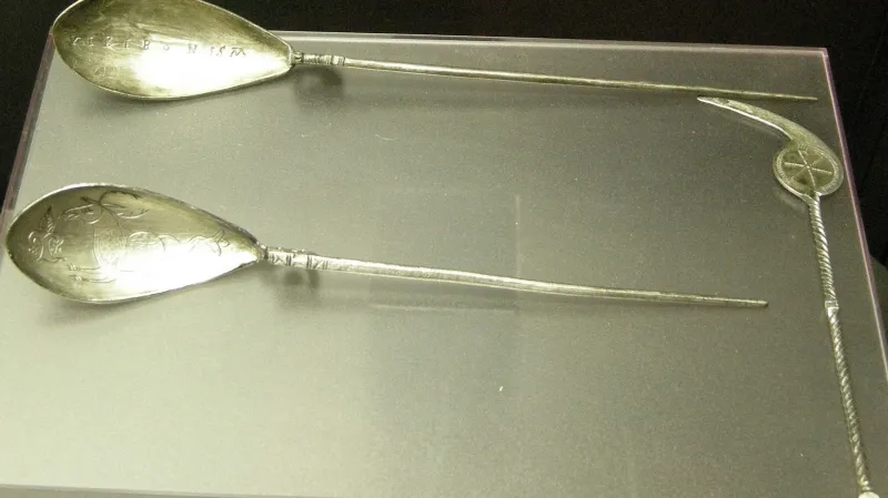 Stříbrná římská lžička s párátkem