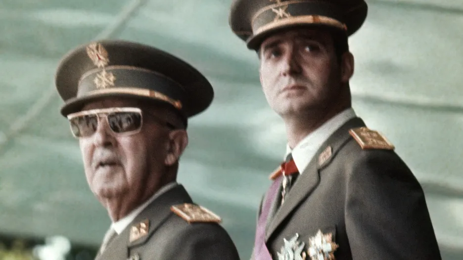 Francisco Franco (vlevo) s budoucím králem Juanem Carlosem I. v roce 1973