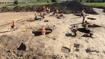 Nálezy archeologů v místě budoucí D1 u Přerova