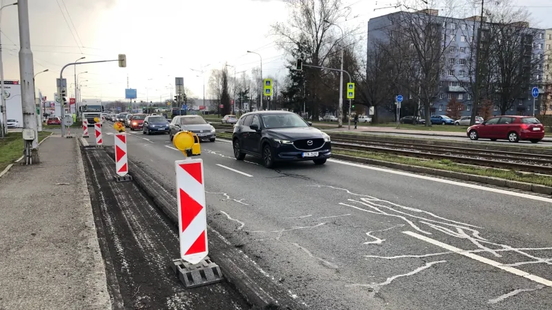 Od rána se v Opavské ulici v Ostravě tvoří dlouhé kolony