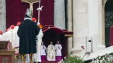 Papež František při mši na svatopetrském náměstí