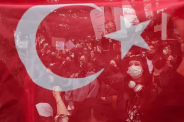 Istanbulské zastupitelstvo po zadržení Imamoglua zvolilo nového starostu