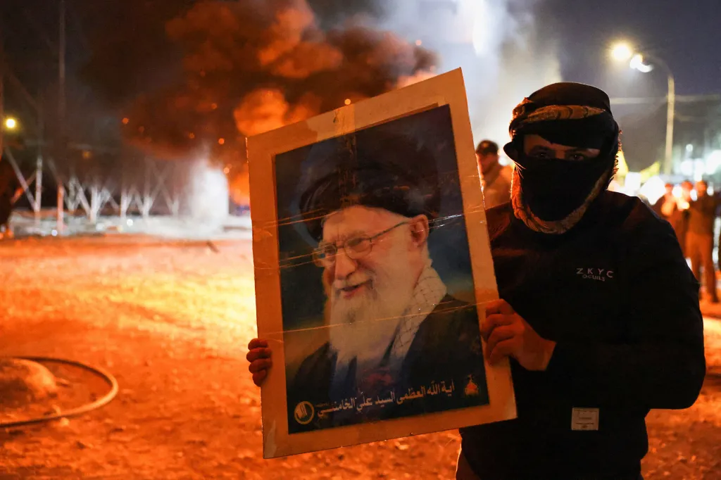 Příznivci íránských šíitských ozbrojených sil v iráckém Bagdádu, 1. 3. 2026