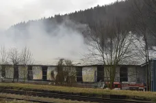V Chrastavě hořelo v průmyslovém areálu, hasiči vyhlásili nejvyšší stupeň poplachu