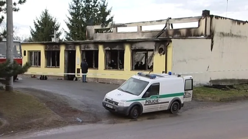 Kulturní dům ve Starém Petříně těsně po požáru