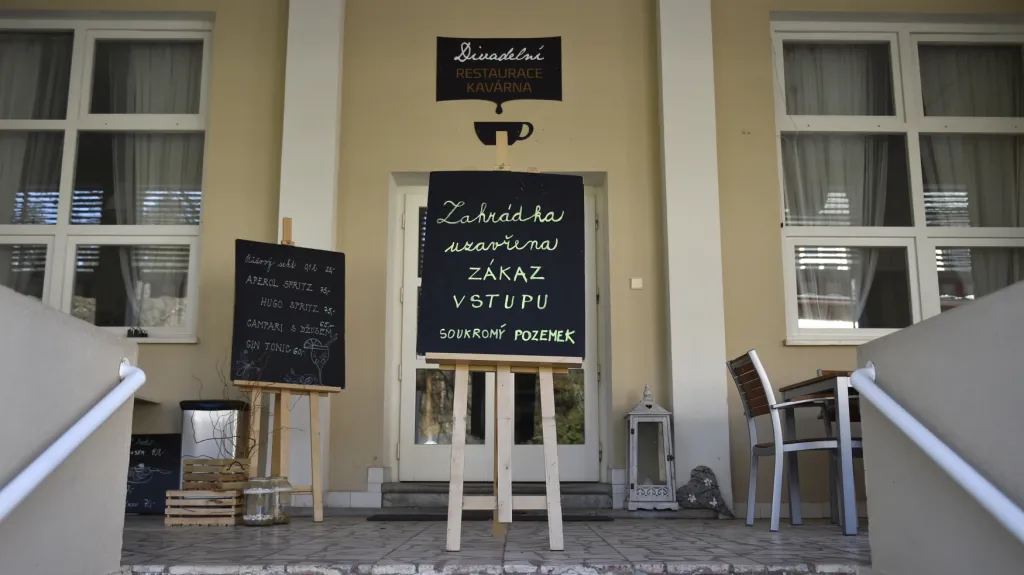 Protikoronavirová opatření uzavřela i restaurace