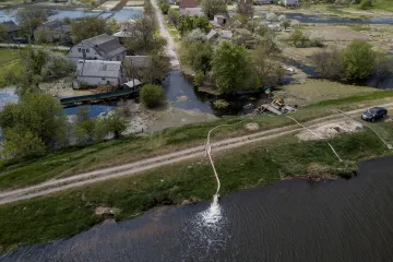 Úmyslné zaplavení vesnice zabránilo postupu ruských tanků na Kyjev. „Bylo to dobře,“ schvalují místní