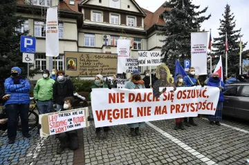 Aktivisté z Česka, Německa i Polska demonstrovali za ukončení těžby v Turówu