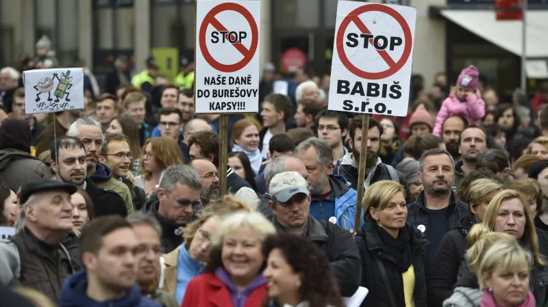 Pochod za nezávislou justici v Brně šel ze Zelného trhu na Moravské náměstí