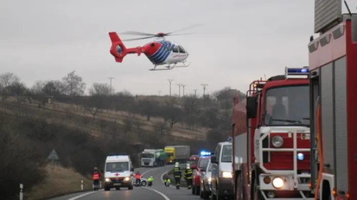 Zraněného řidiče transportoval vrtulník