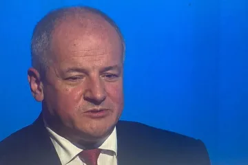 V Česku už dostalo vakcínu asi 15 tisíc lidí, uvedl Prymula
