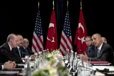 Obama slíbil Erdoganovi pomoc při stíhání pučistů 