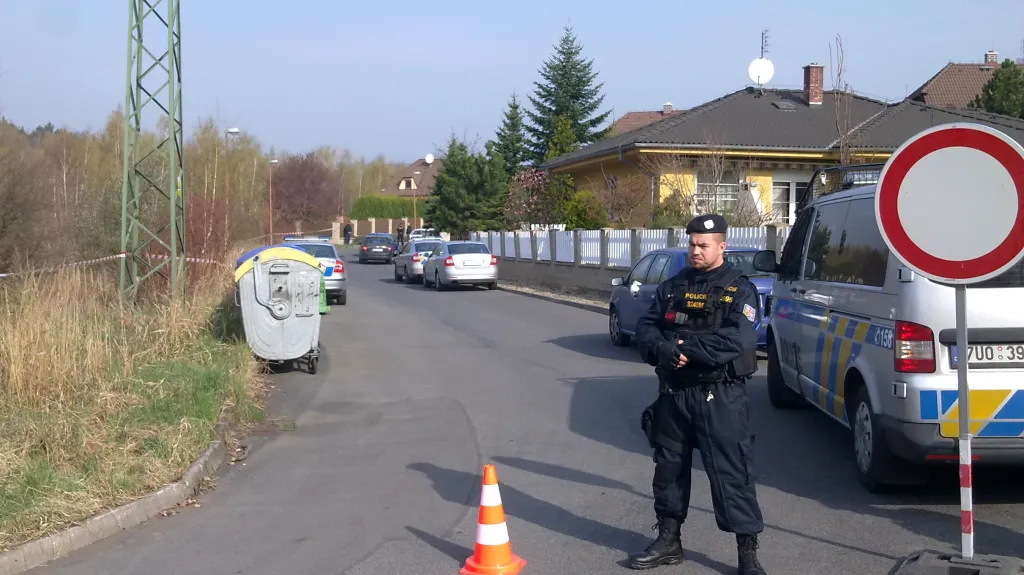 Okolí místa činu hlídají policisté
