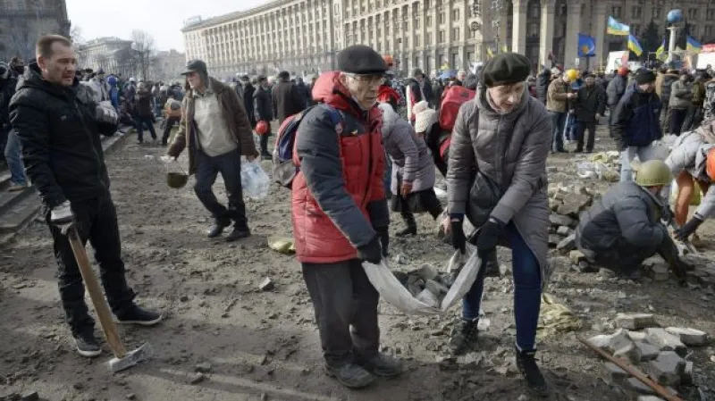 Vláda chce uvalit sankce na představitele ukrajinské vlády