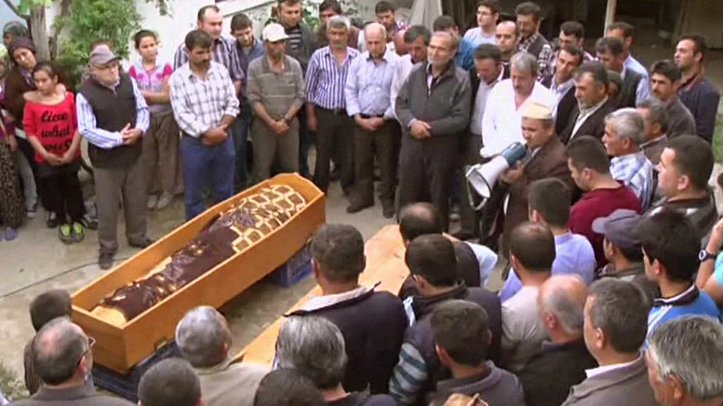 Pohřeb obětí tureckého důlního neštěstí