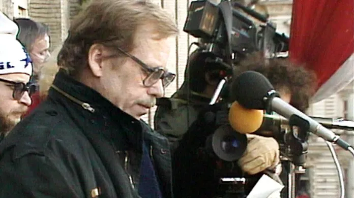 Václav Havel na Václavském náměstí (1989)