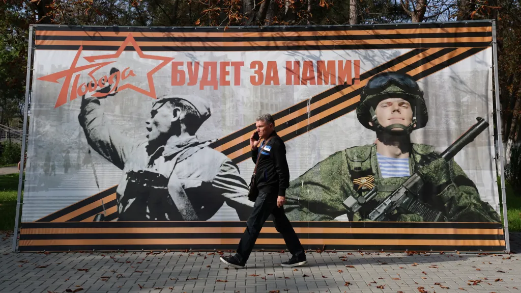 Ruský propagandistický plakát s nápisem Vítězství bude naše! na okupovaném Krymu