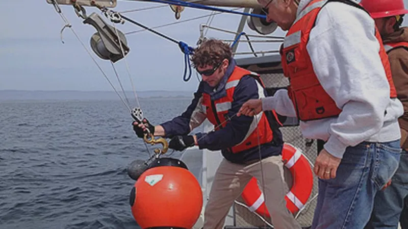 Výzkumníci s bentickým detektorem pohybu (BED)