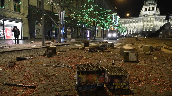 Následky novoročních oslav na Václavském náměstí