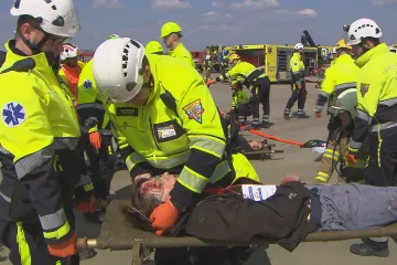 Na Ruzyni nacvičovali nehodu letounu po přistávacím manévru. V akci bylo 350 záchranářů i figurantů